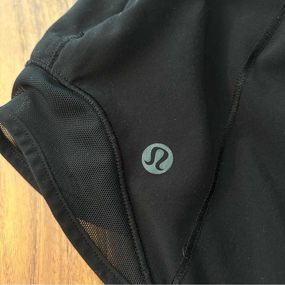 Lululemon Hottie Hot Shorts 2.5” - Picture 3 of 6